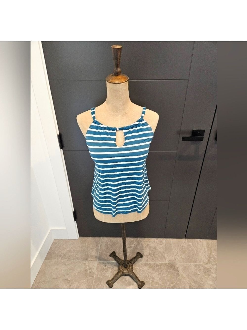 Size Medium LA VIE EN ROSE bathing suit top